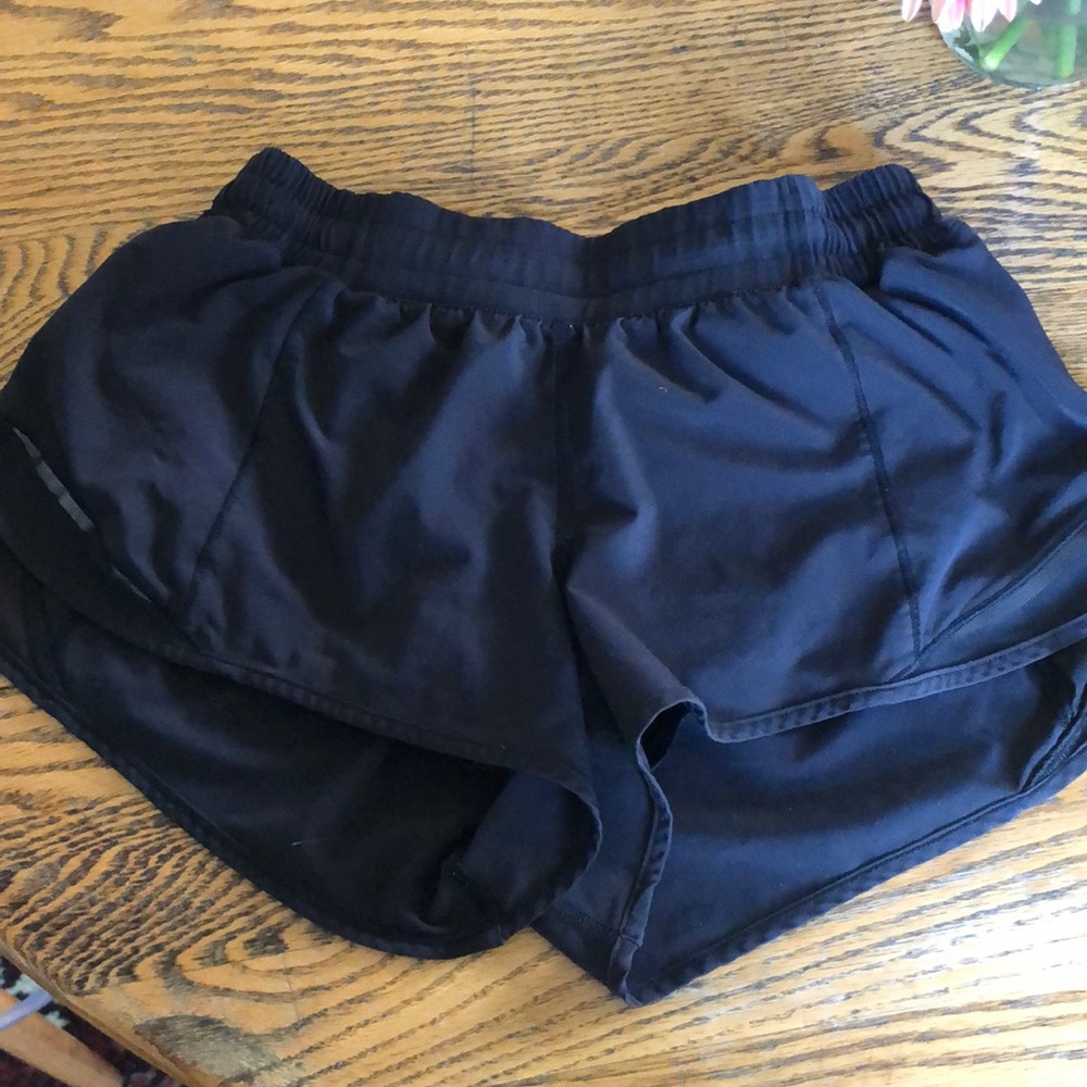 Lululemon LR hotly hot shorts- 6 black